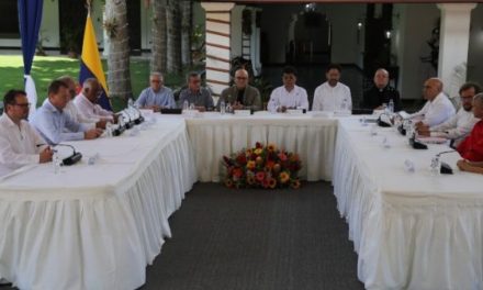 Gobierno de Colombia y ELN reinician diálogos en Venezuela