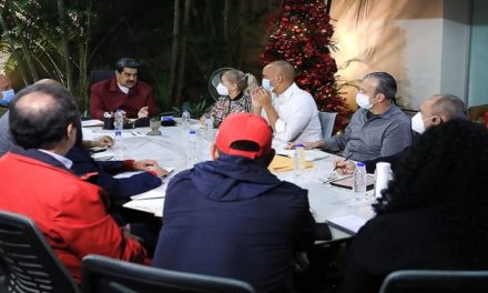 Presidente Maduro lidera reunión con buró político del PSUV