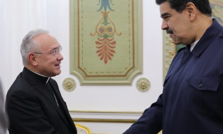 Presidente Maduro recibió a representantes del Vaticano en Miraflores