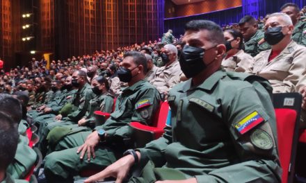 Más de 800 funcionarios aragüeños observaron Salutación Presidencial a la Fanb