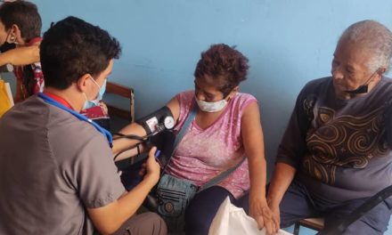Vecinos del 23 de Enero de Maracay beneficiados con jornada integral de salud