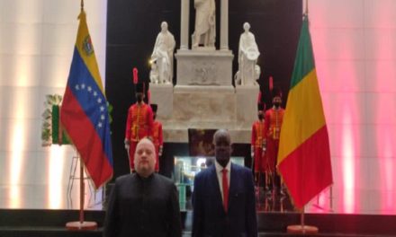 República de Mali honra a El Libertador con ofrenda floral en Caracas