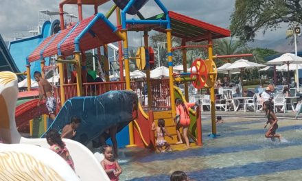 Más de 3.400 temporadistas han visitado el Parque Acuático en Carnavales 2023
