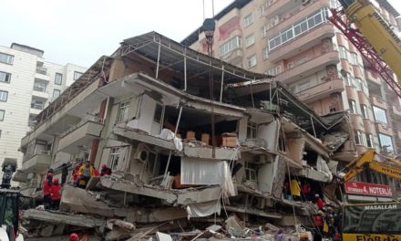 Se eleva a más de cuatro mil los fallecidos tras terremotos de Turquía
