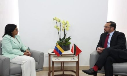 Vicepresidenta Delcy Rodríguez recibió al ministro de Trinidad y Tobago, Stuart Richard Young