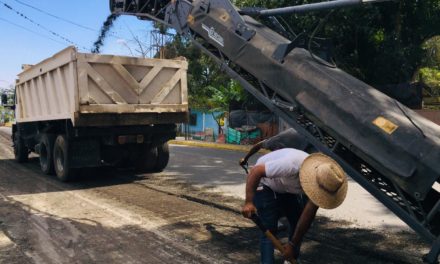 Iniciaron trabajos de asfaltado en la vía hacia Ocumare de la Costa de Oro