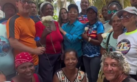 Gobernadora Karina Carpio enaltece trabajo de las pescadoras en el municipio Costa de Oro