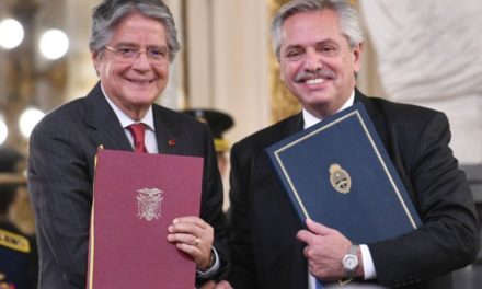 Argentina y Ecuador dialogan para solucionar crisis diplomática