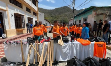 Gobierno regional dotó de herramientas a obreros de la Alcaldía de Costa de Oro