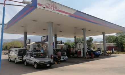 Bolivia mantiene “congelados” precios de combustibles