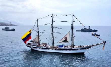 Ministro para la Defensa acompañó faena naval del Buque Escuela Simón Bolívar