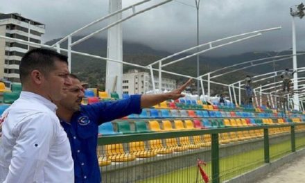 Inauguran estadio de fútbol de Camurí Chico en el estado La Guaira