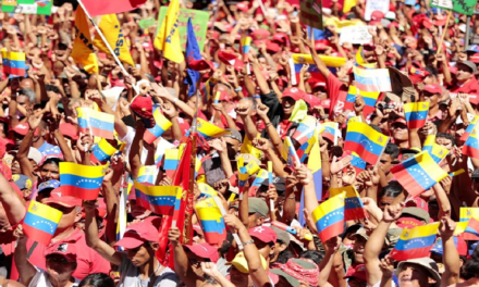 Nicolás Maduro: Los revolucionarios deben tener la capacidad de construir al calor del pueblo