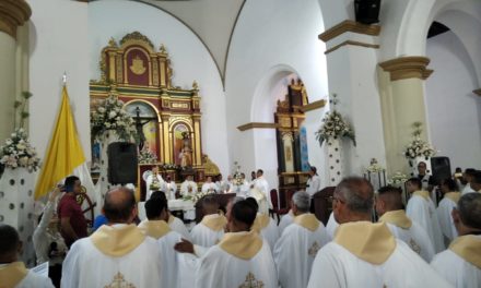 Feligresía aragüeña acudió a la Misa Crismal en la Catedral de Maracay