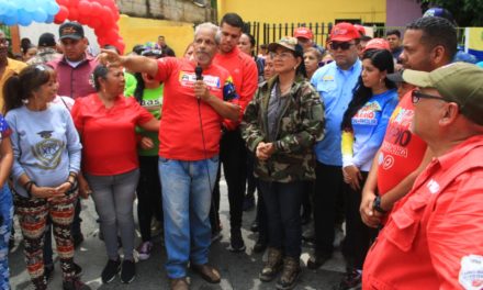 Gobernadora Karina Carpio entregó 76 fachadas de viviendas rehabilitadas en Mariño