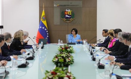 Venezuela establece alianzas con empresas francesas para avanzar hacia una economía diversificada