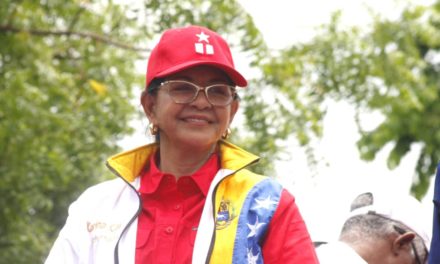 Gobernadora Karina Carpio encabezó marcha en respaldo al Presidente Maduro y contra las sanciones