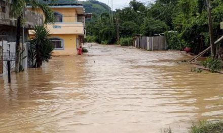 Rescataron alrededor de 500 personas tras fuertes lluvias en Ecuador