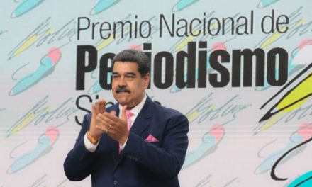 Presidente Maduro extendió su reconocimiento a los periodistas en su día nacional