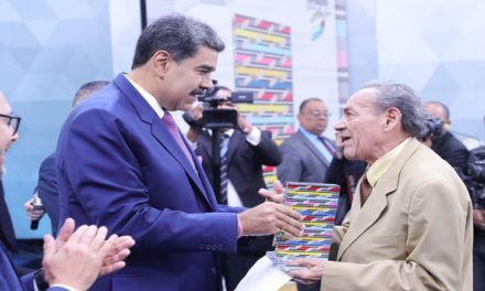 Presidente Maduro entregó Premio Nacional de Periodismo Simón Bolívar 2023
