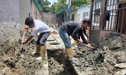 Avanzan labores de sustitución de tuberías de aguas servidas en Paraparal