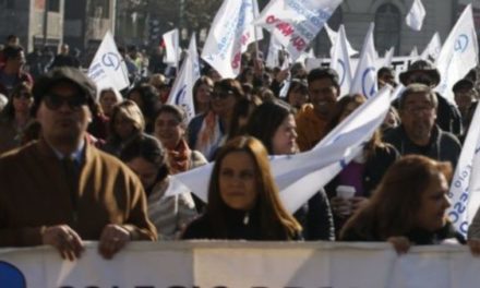 Inició paro nacional de docentes en Chile