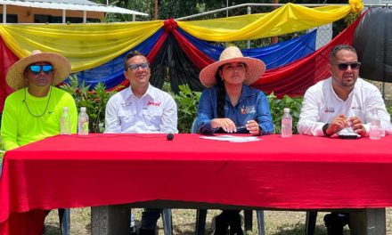 Agricultores cultivarán 140 mil plántulas de hortalizas para 6.500 familias de Ocumare de la Costa