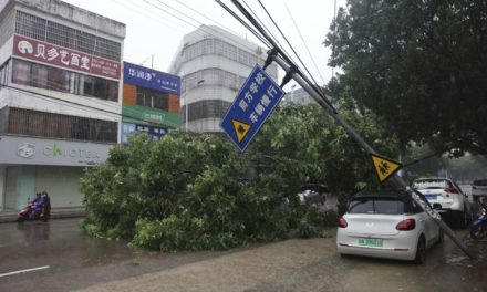 Cancelaron clases y transporte público en Sur de China por tifón