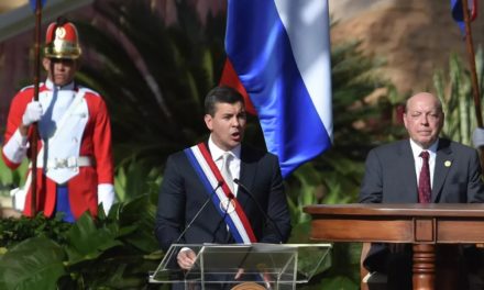 Santiago Peña es investido como nuevo presidente de Paraguay