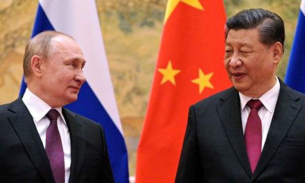 China rechazó informes sobre venta masiva de armamento a Rusia