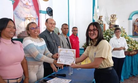Alcaldesa Lolimar Montilla realizó reconocimiento a bachilleres con alto índice académico