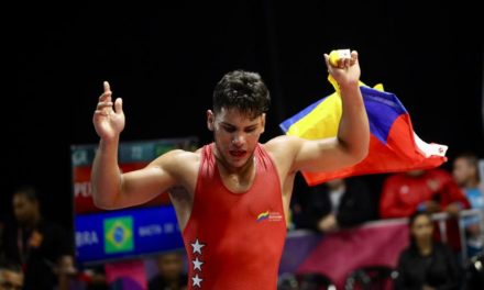 Luchador venezolano Brian Ruiz obtuvo plata en Festival de Deporte Universitario en Rusia
