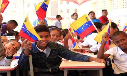 Estudiantes venezolanos regresarán a clases este 2 de octubre