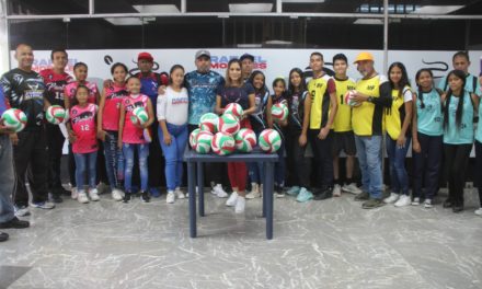 Alcaldía entregó implementos a escuelas de voleibol en Girardot