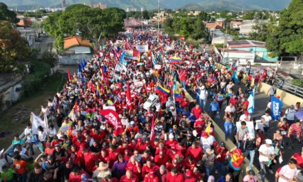 Masiva marcha en Girardot respaldó al Presidente Nicolás Maduro