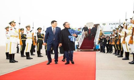 Presidente Petro llegó a China para reunirse con Xi Jinping