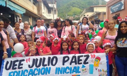 Estudiantes de Santos Michelena dieron «Grito de la Navidad»