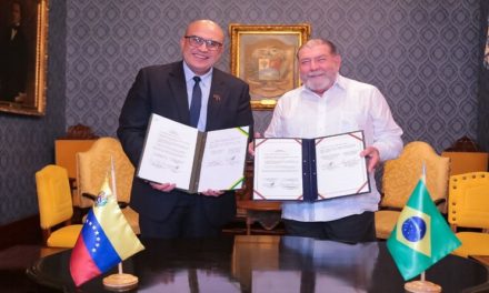 Venezuela y Brasil firman memorándum en materia de pesca y acuicultura