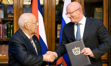 Rusia y Cuba firmaron plan de cooperación comercial