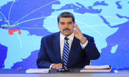Presidente Maduro conversó con trabajadores del peaje de Tazón