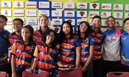 Raquetas azulgranas listas para Sudamericano de Bádminton en Maracay
