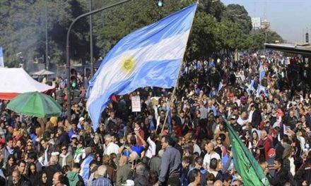 Argentina cancela vencimientos de deuda al FMI