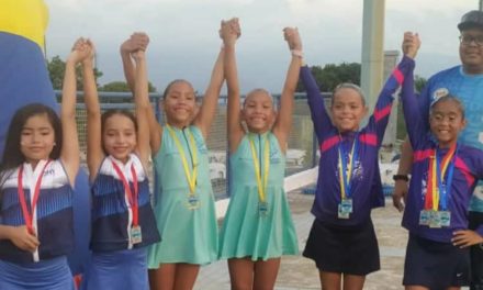 Nadadoras del Club Élite ganan 5 medallas de Oro en Natación Artística