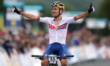 Británico Pidcock ganó parada belga en Copa Mundial de ciclocross