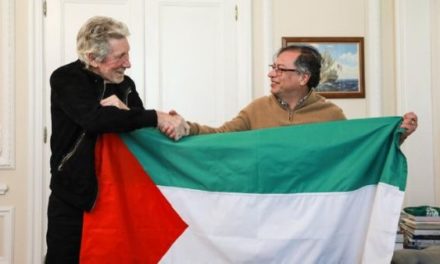 Presidente Gustavo Petro y el músico Roger Waters hablan sobre Palestina