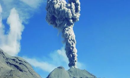 Perú supervisa zonas afectadas por avalanchas de origen volcánico