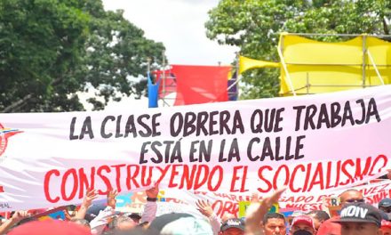 Presidente Maduro llamó a la clase obrera a estar alerta y en movilización frente al golpismo