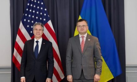 Canciller ucraniano presiona a EEUU para el envío de más fondos