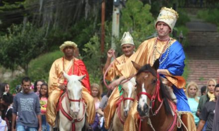 Tradicional bajada de los Tres Reyes Magos se realizó en La Colonia Tovar