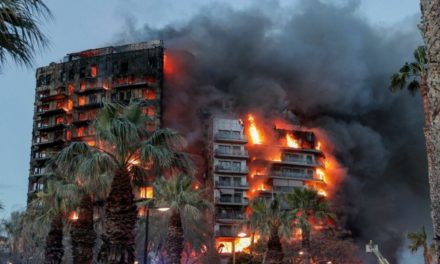 Sube cifra de fallecidos tras devastador incendio en España